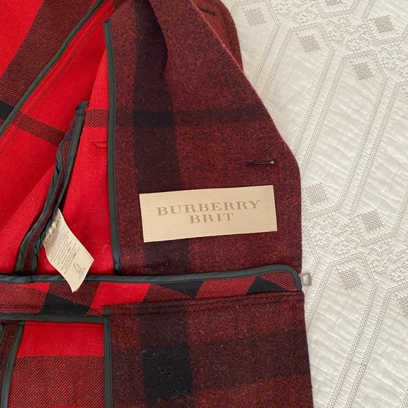 Authentic Burberry coat - Picture 7 of 10